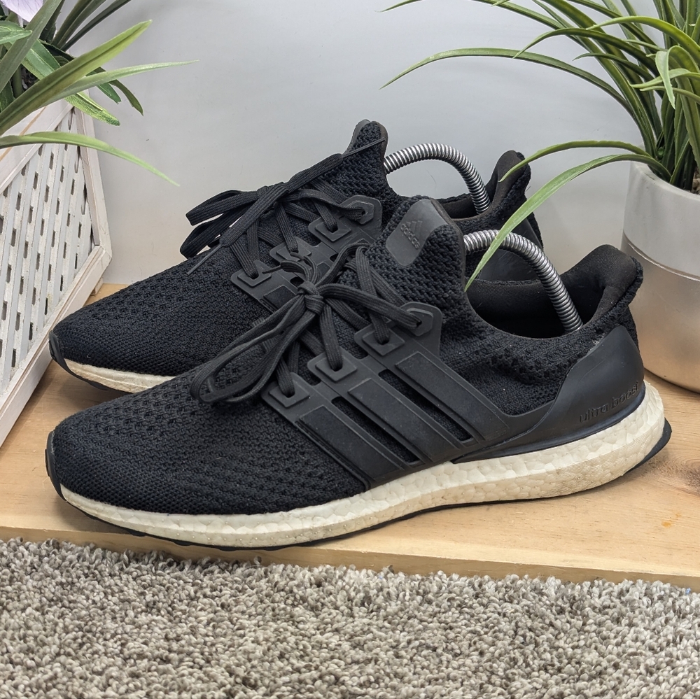 Adidas Ultraboost 22 Women's Size 10 Running Walking Exercise  Shoes